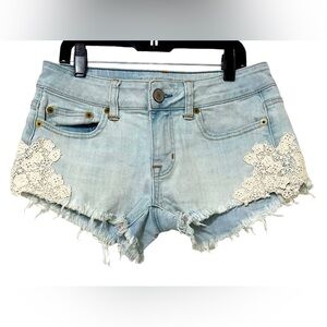 American Eagle AE Stretch Distressed Light Wash Crochet Denim Short size 0
